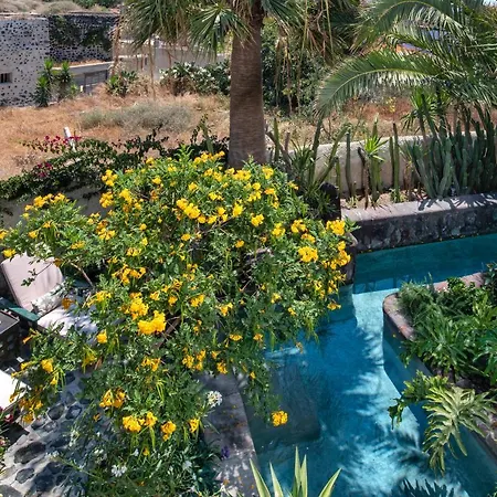 Hiraeth Santorini بيت ضيافة 4*