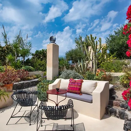 Hiraeth Santorini بيت ضيافة