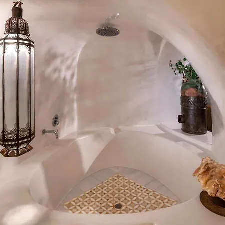 Hiraeth Santorini 4*