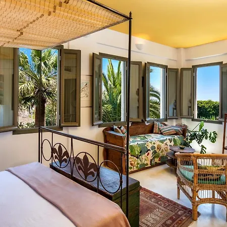 Hiraeth Santorini 4*