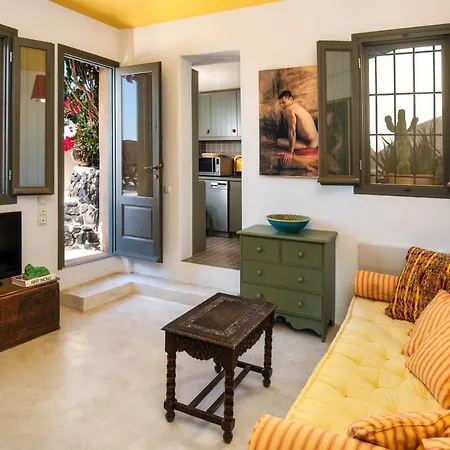 Hiraeth Santorini Guest house *