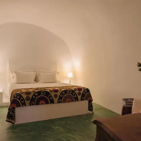 Hiraeth Santorini Guest house *