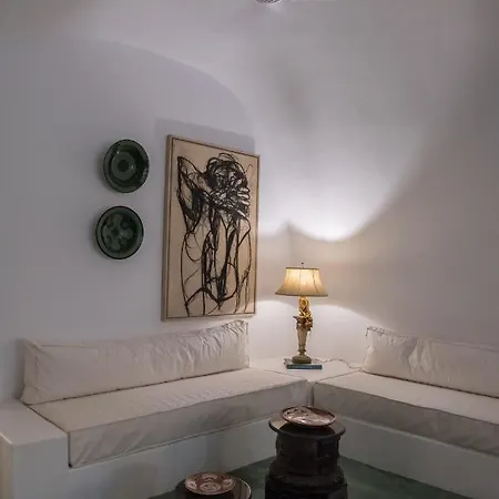 Hiraeth Santorini Guest house