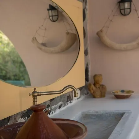 Hiraeth Santorini Guest house