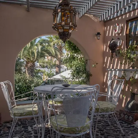 Hiraeth Santorini Guest house *