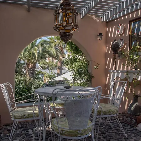 Hiraeth Santorini Guest house *