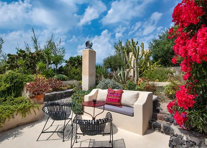 Hiraeth Santorini Guest house