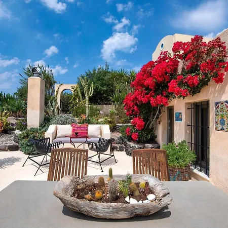 Hiraeth Santorini * מגלוחורי