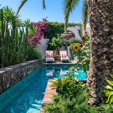 Hiraeth Santorini * Мегалохори